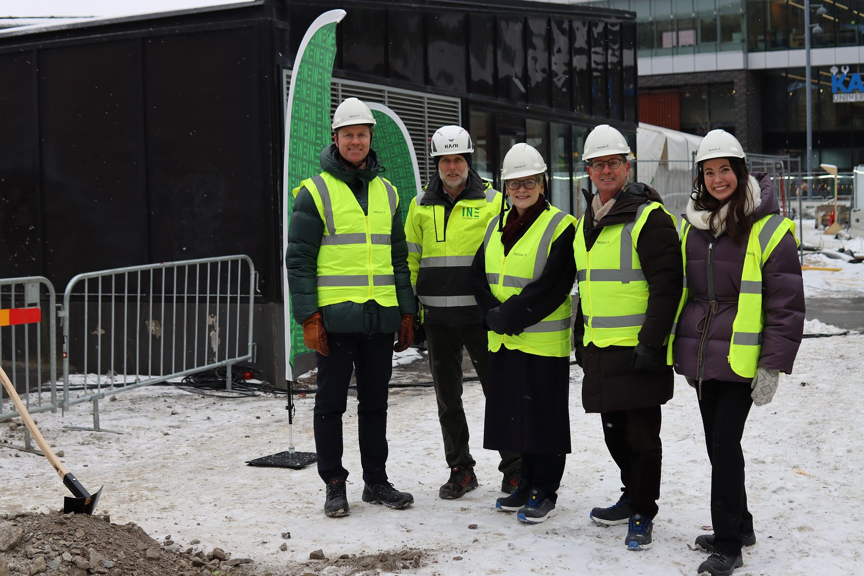 Från vänster: Nils Resvik, Projektchef Vectura, Anders Bysell, VD IN3PRENÖR, Karin Wanngård, finansborgarråd Stockholm Stad, Micael Averborg, Affärsutvecklingschef Vectura och Malin Flink, Sverige- och Finaldschef Joe & the Juice.